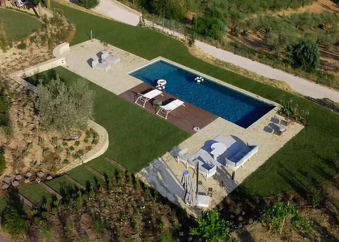 Overlooking Monte Peglia Reserve Сasa de vacaciones